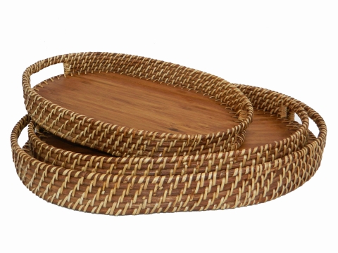 Oval rattan serving tray with bamboo bottom
